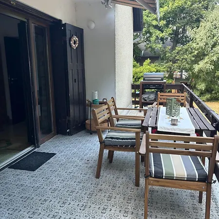 Nagyi Nyaraloja - Vizparti *